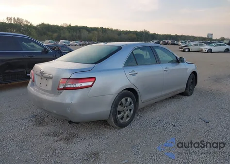 2011 Toyota Camry Le z USA, uszkodzony, nr VIN 4T1BF3EK7BU142257